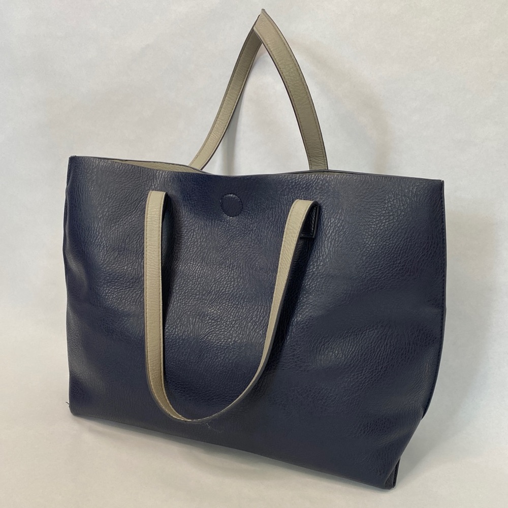 GH Bass & Co shoulder bag